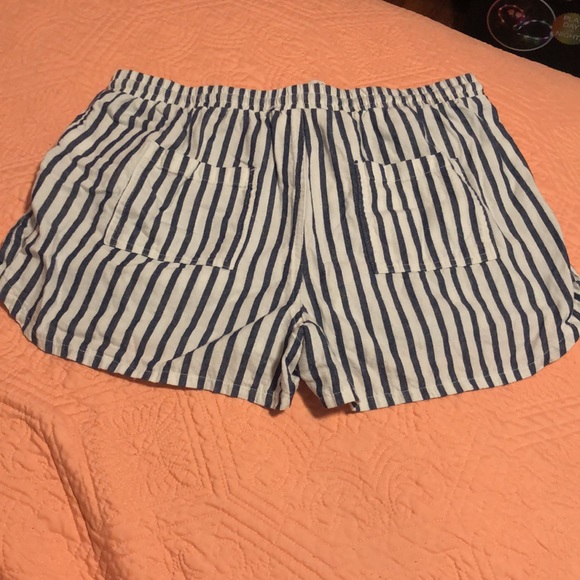 Target - Universal Thread drawstrings shorts - Picture 2 of 4
